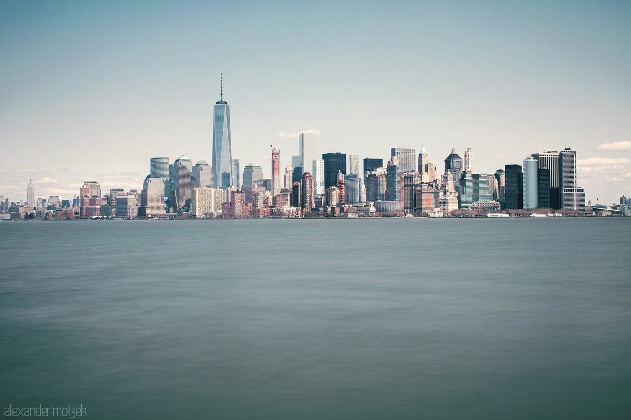 Foto von Langzeitbelichtung New York City Skyline mit Graufilter am Tag